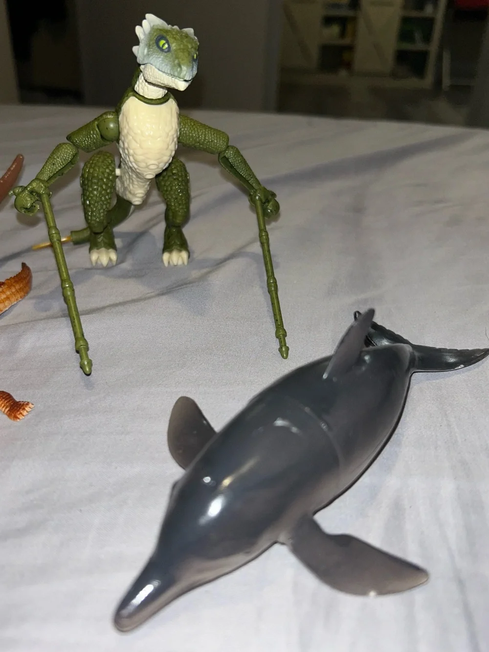 Bundle of 8 Assorted Reptile/ Mammal & Dinosaur Toy Set